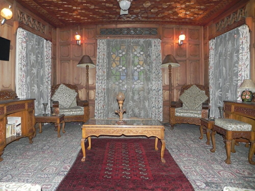 Фото Shabrose Heritage Houseboats