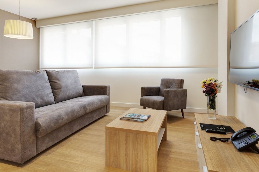 Фото Sercotel Logroño Suites