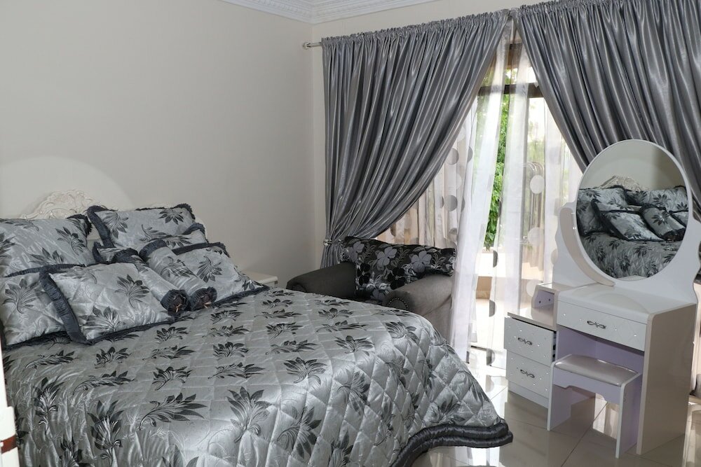 Фото Shailoh Folyjon 2Bedroomed Wing