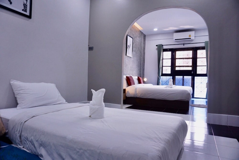 Фото Bhundaree Richy