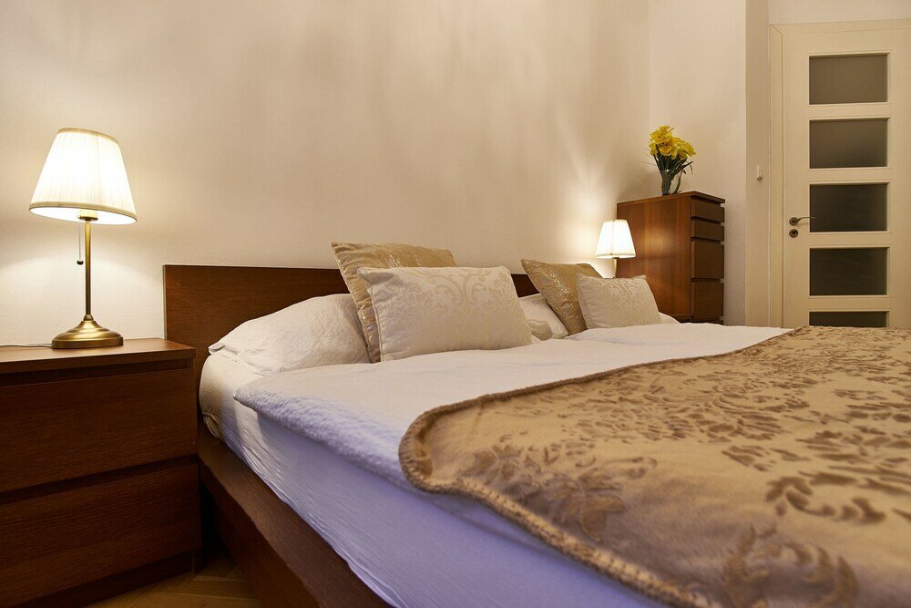 Фото Old Town Square Royal Apartment