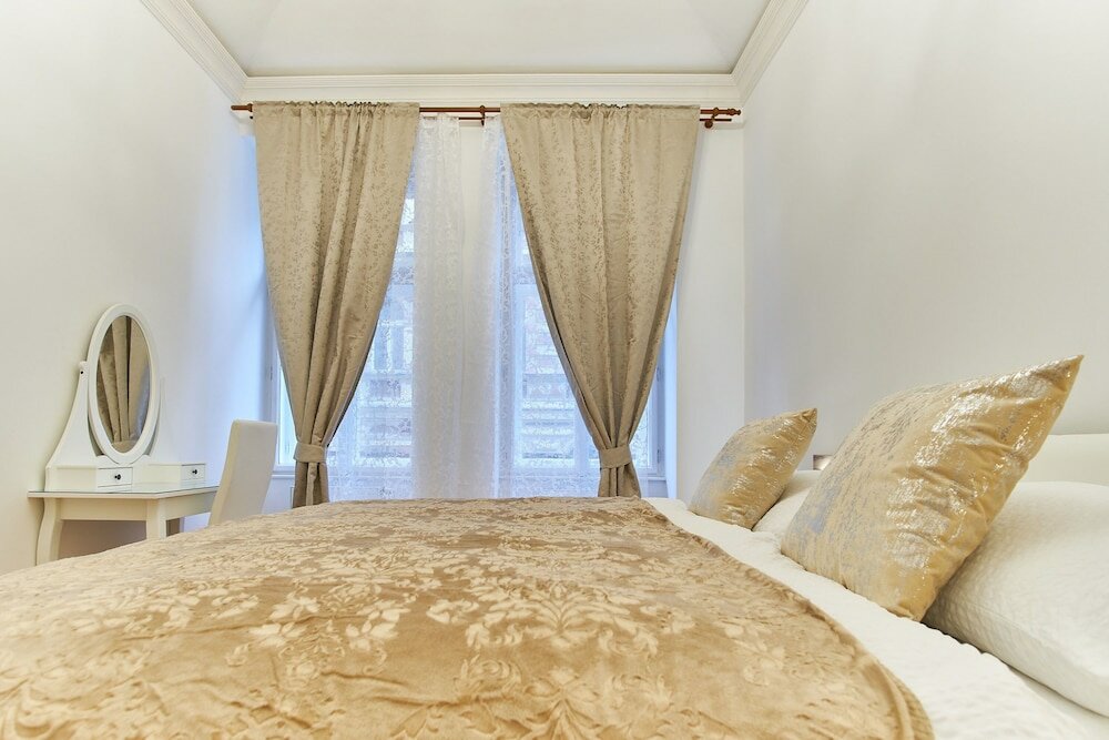 Фото Wenceslas Square Royal Apartment