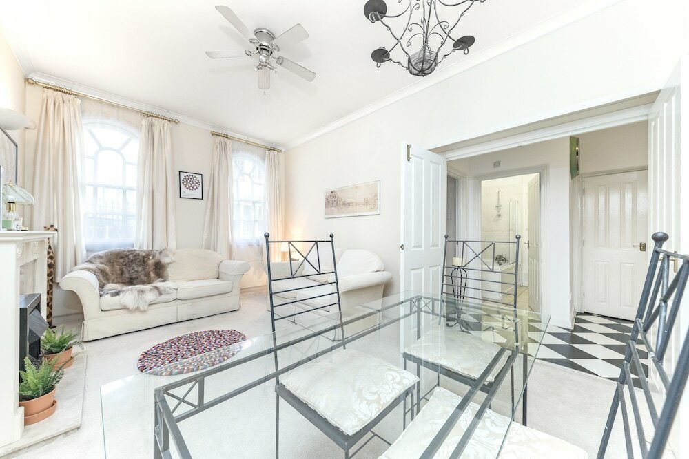 Фото Spacious Apartment in Trendy Islington
