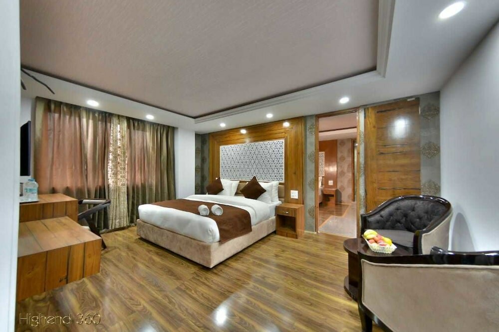 Фото Hotel The Montreal Srinagar