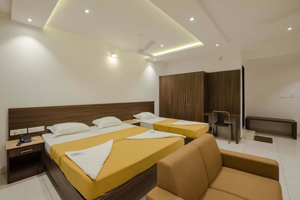 Фото Hotel Karuna Residency