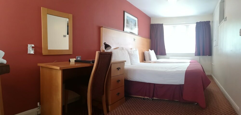 Фото The Tudor Hotel