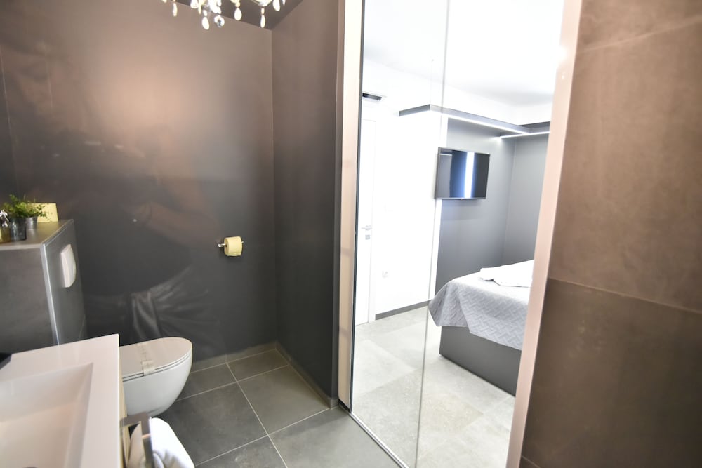 Фото Mono Apartments & Rooms