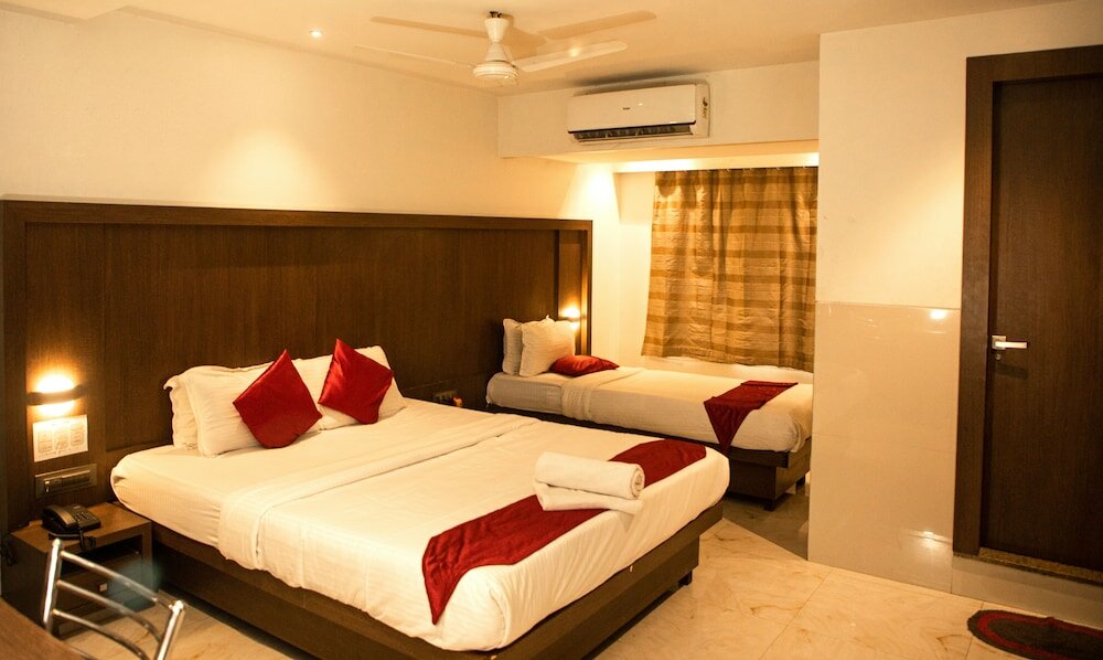 Фото Monarch Express