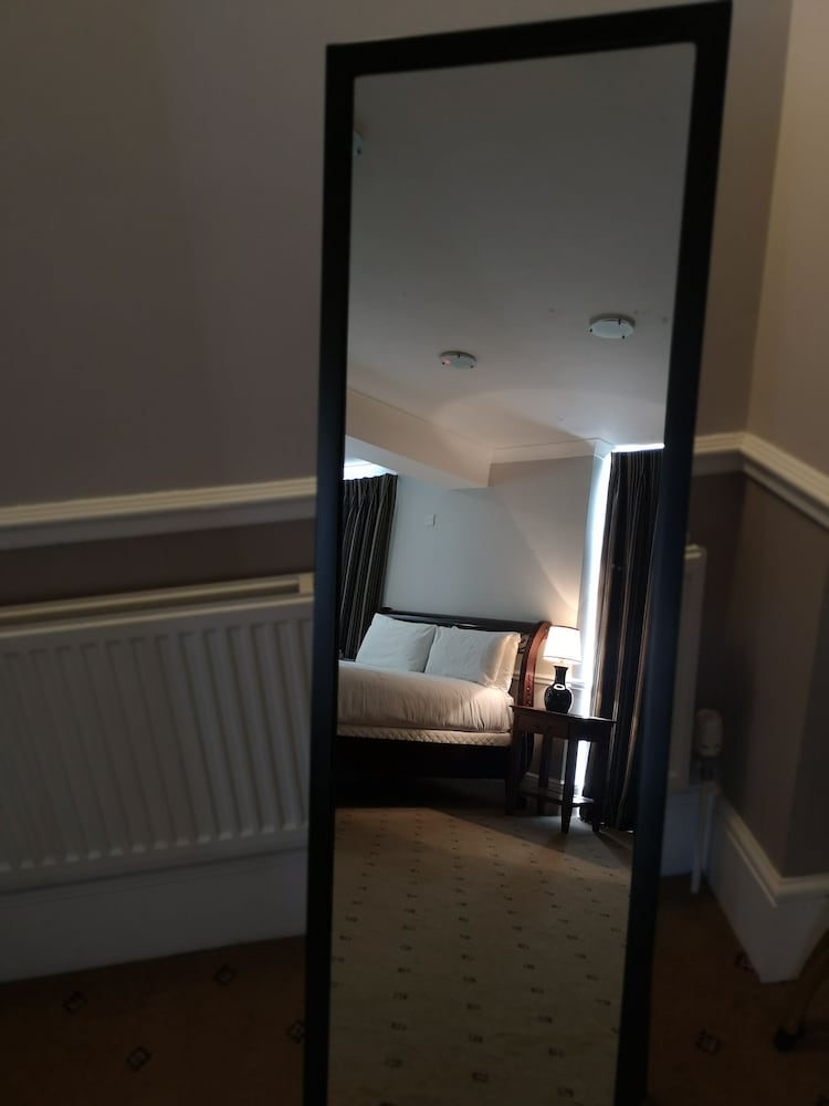 Фото The Tudor Hotel