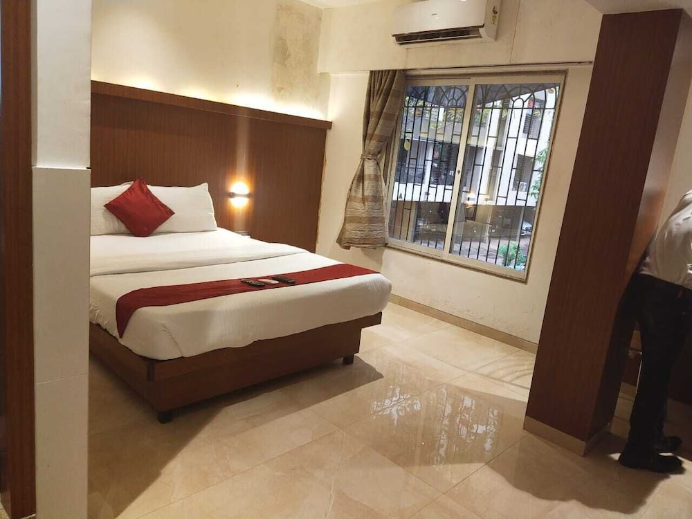 Фото Monarch Express