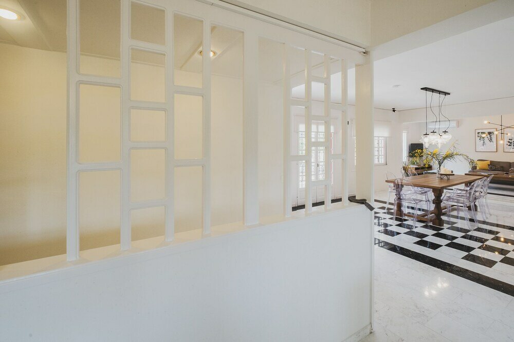 Фото Mid-Century Modern Villa Vintage Charm