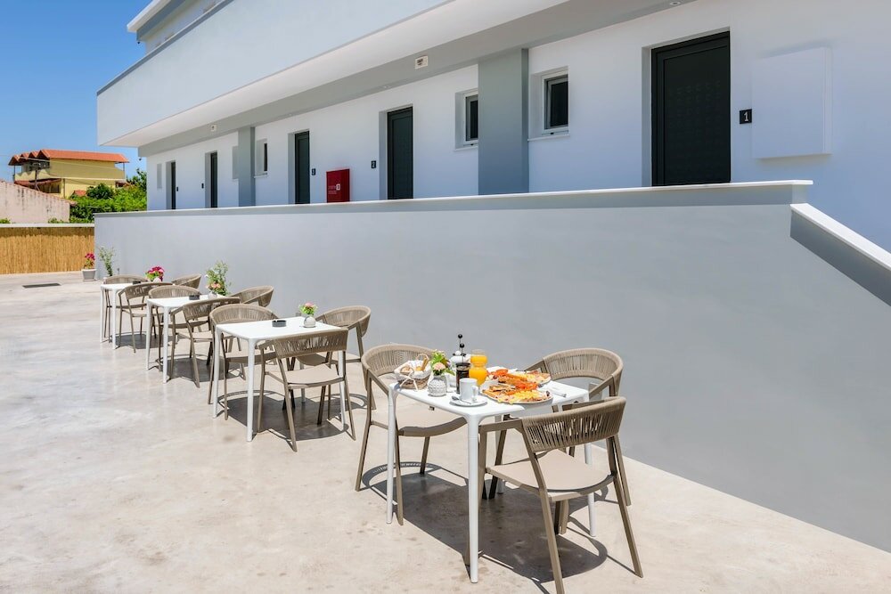 Фото White Canvas Boutique Studios