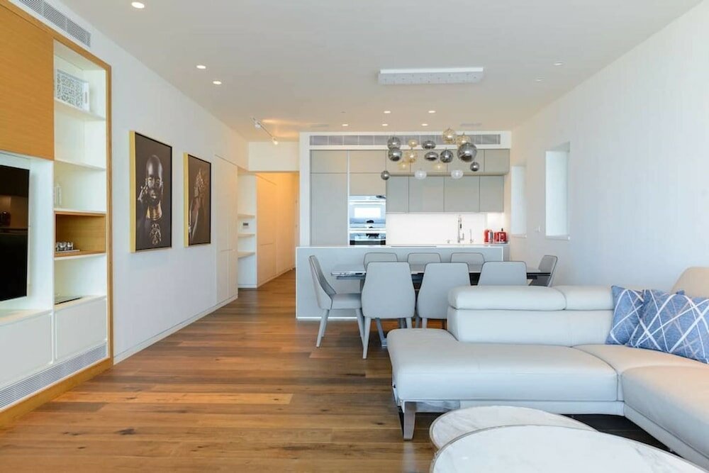 Фото Luxury 2br on the water by HolyGuest