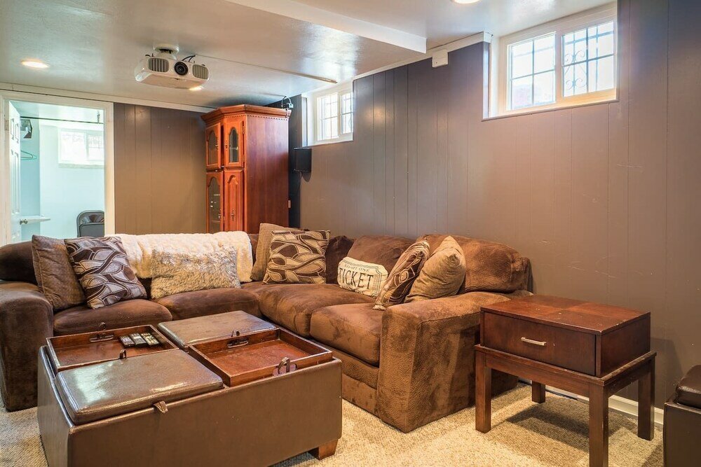 Фото The Retro Escape City Park Hot Tub & Movie Theater