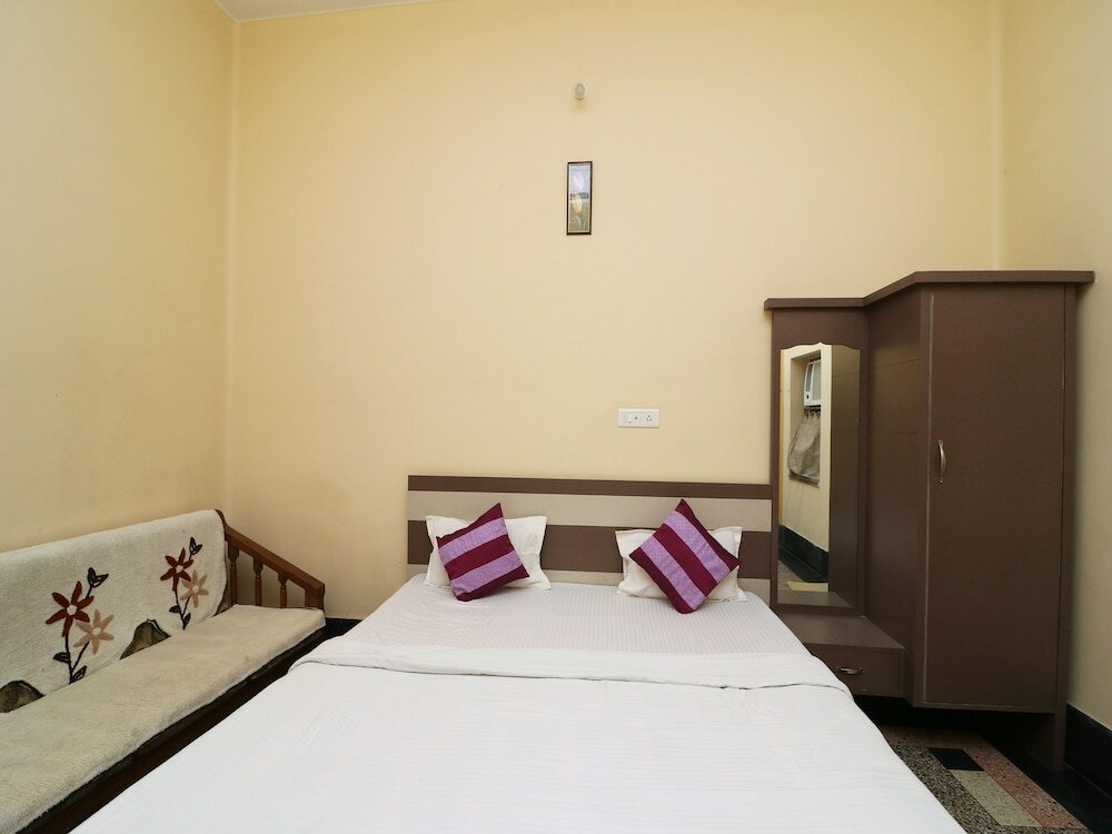 Фото Hotel Saraogi