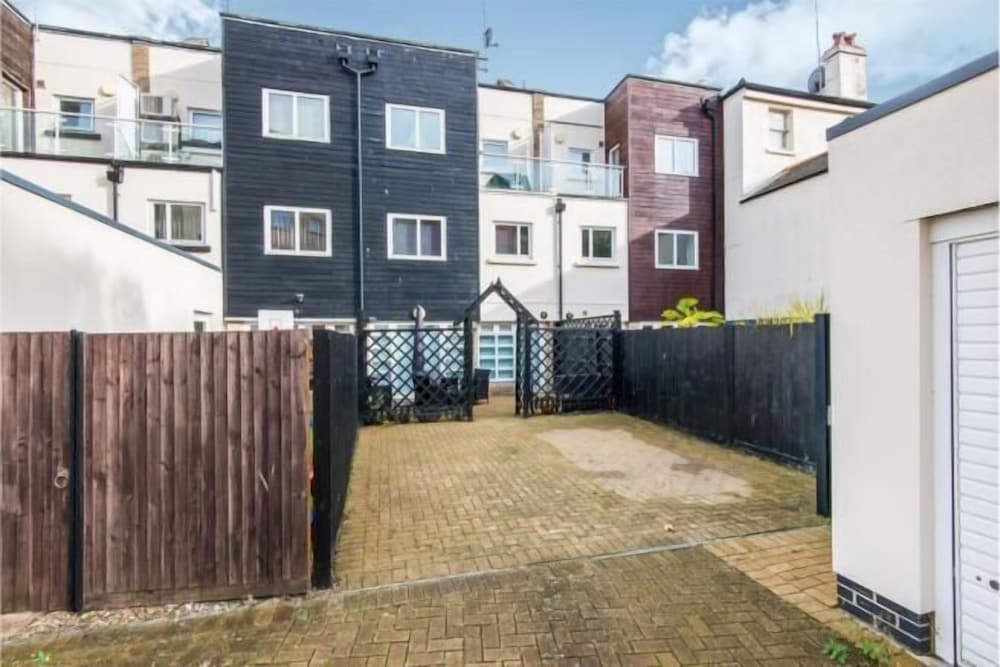 Фото Oxford Street 5 Bedroom Townhouse