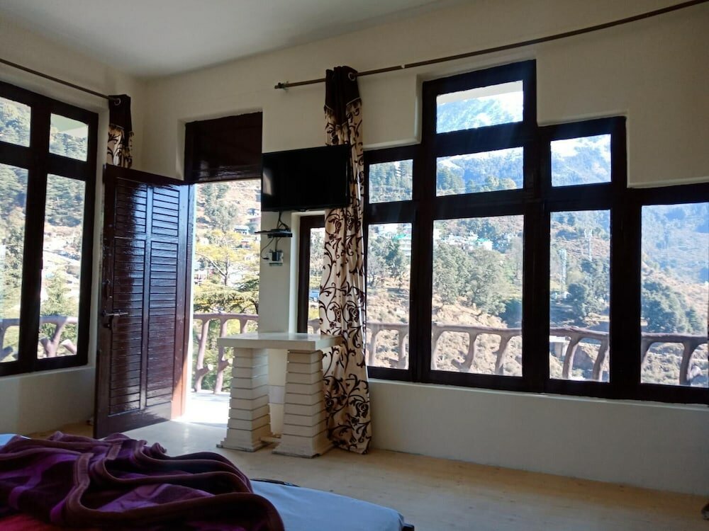 Фото Hotel Pine Spring