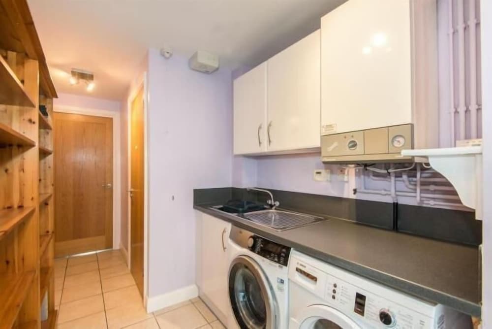 Фото Oxford Street 5 Bedroom Townhouse