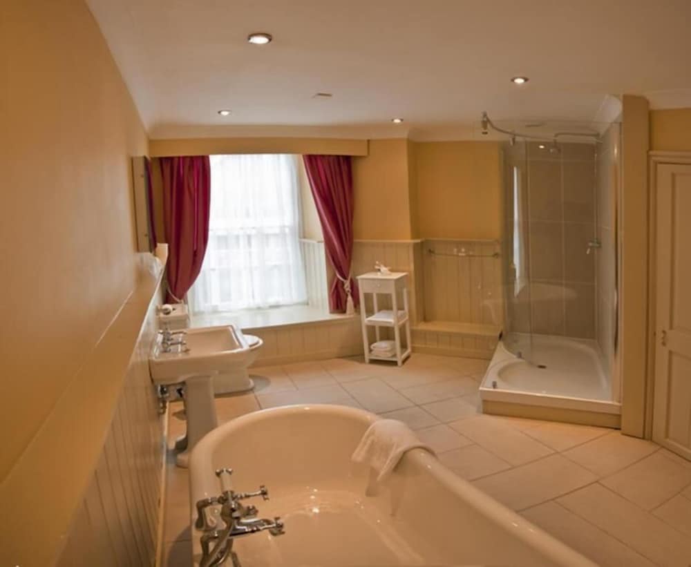 Фото The Castle Hotel