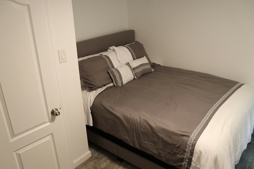 Фото Reynolds House Inn & Motel