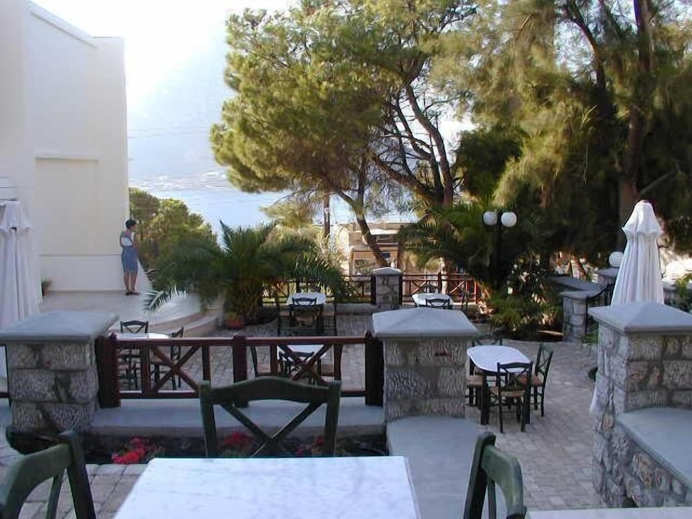 Фото Oasis Hotel