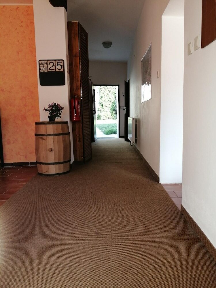 Фото Castle-Wall-Inn - Hostel