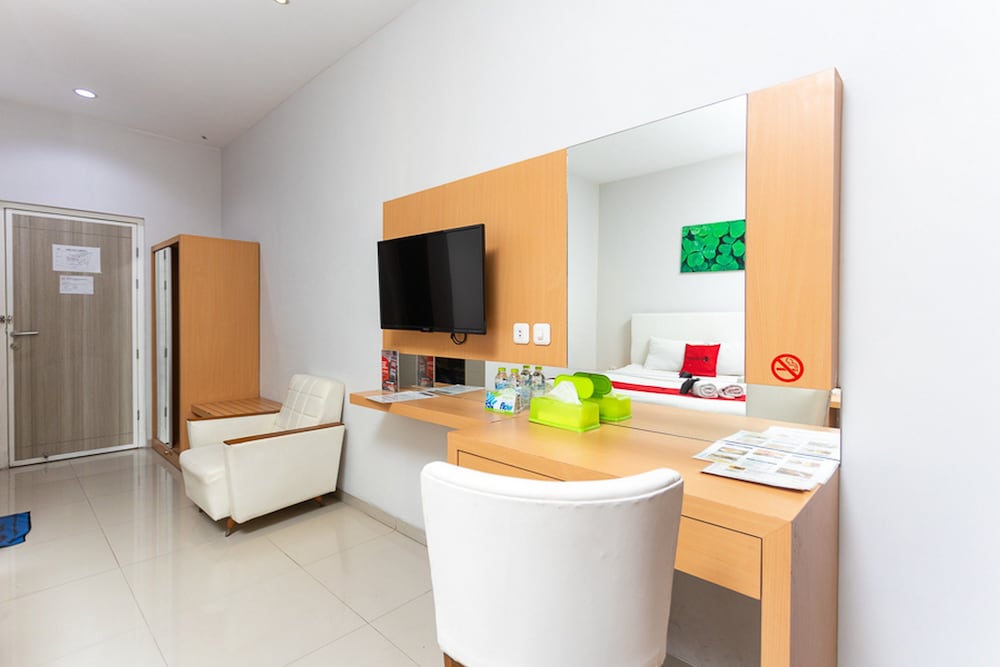 Фото RedDoorz Plus @ Idjen Boulevard Malang