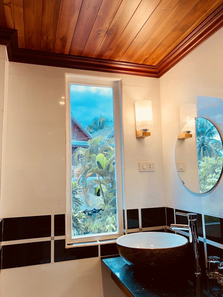 Фото Merry Riverside Hotel