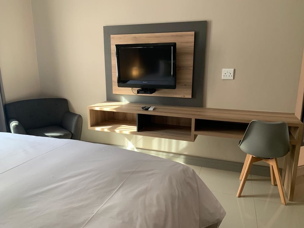 Фото Hotel@Hatfield Apartments