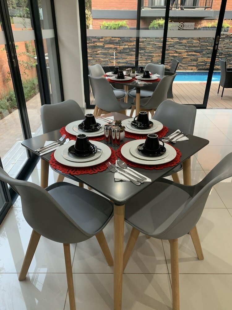 Фото Hotel@Hatfield Apartments