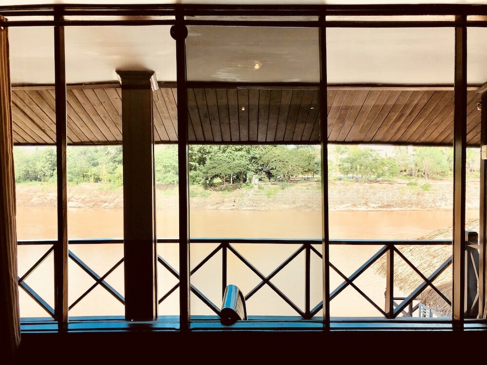 Фото Merry Riverside Hotel