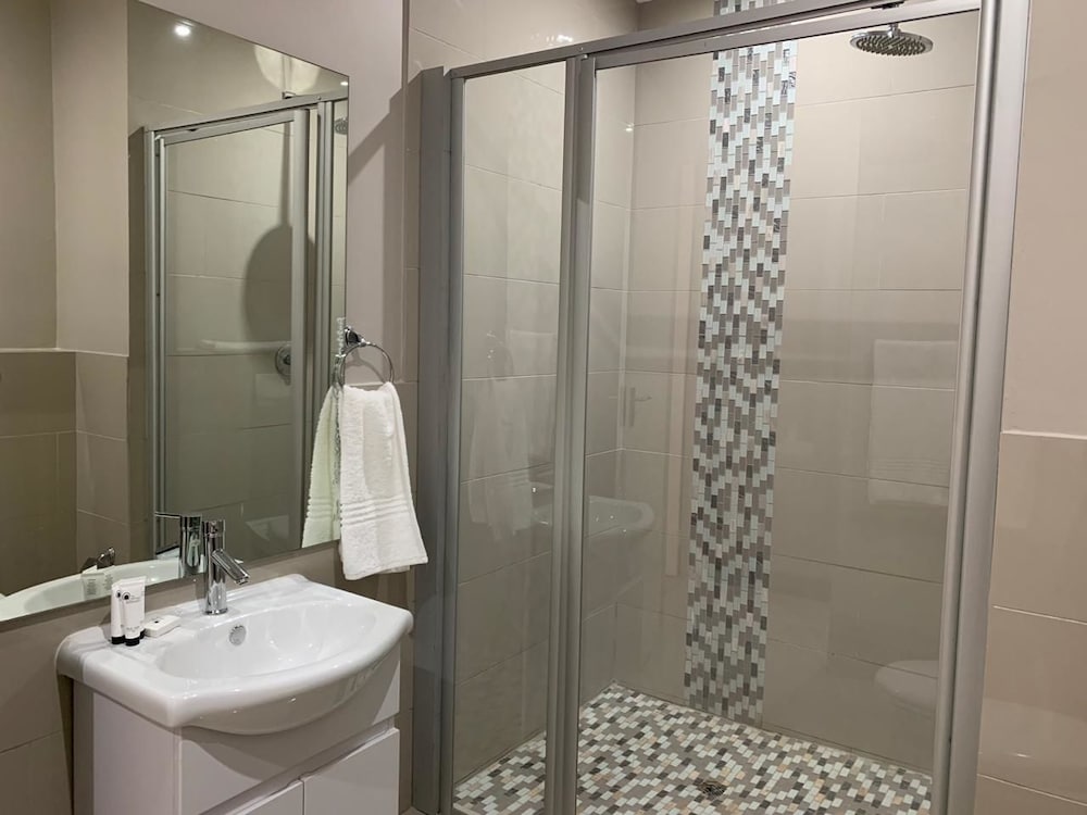 Фото Hotel@Hatfield Apartments