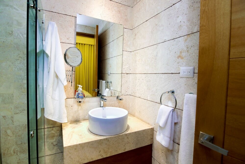 Фото Beach Rock Condo Boutique