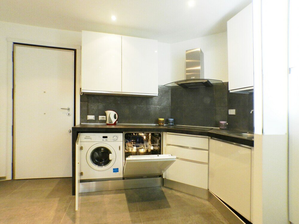 Фото Eli House Vatican