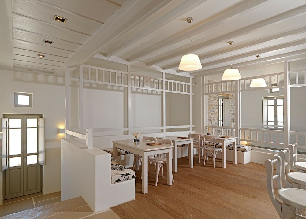 Фото Themonies Luxury Suites