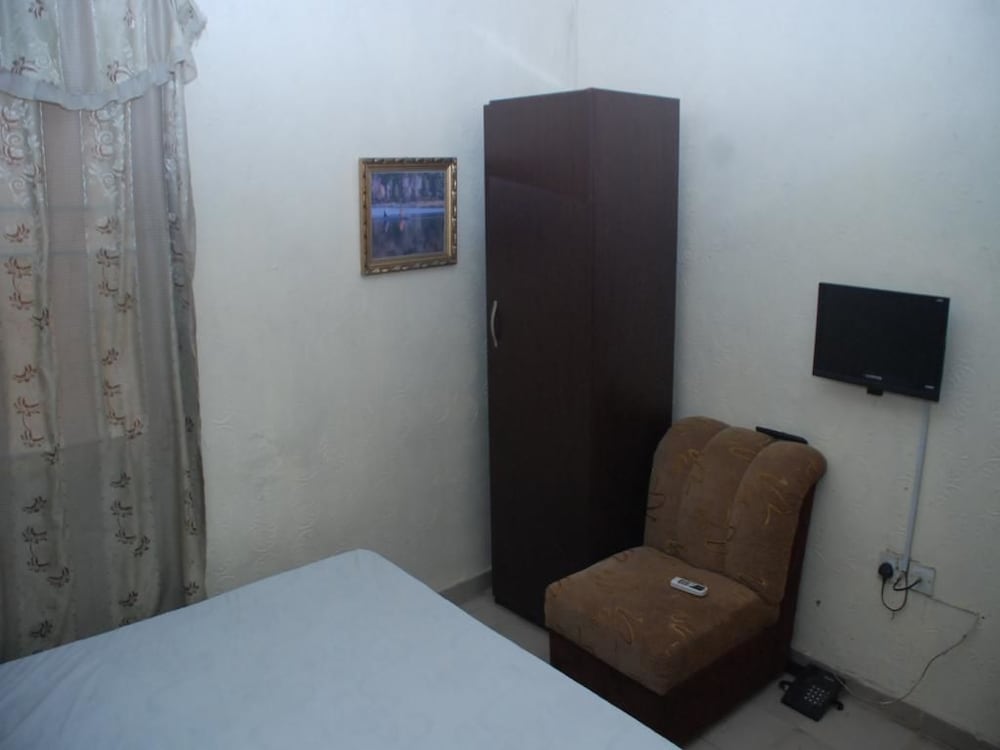 Фото Oyins Holiday Inn Annex