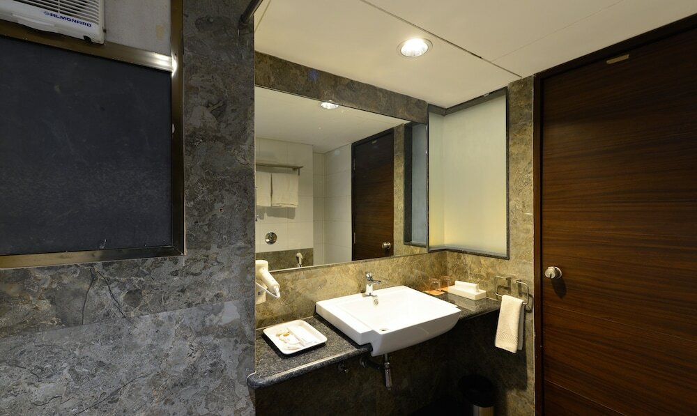 Фото Treebo swastik