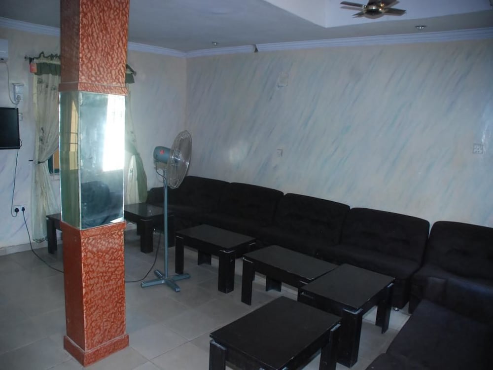 Фото Oyins Holiday Inn Annex