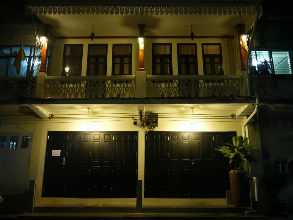 Hotel The Royal ThaTien Village, Bangkok, photo