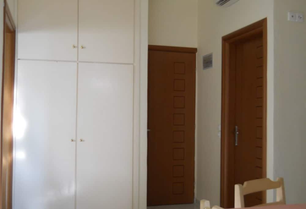 Фото Niriedes Dionyssos Village