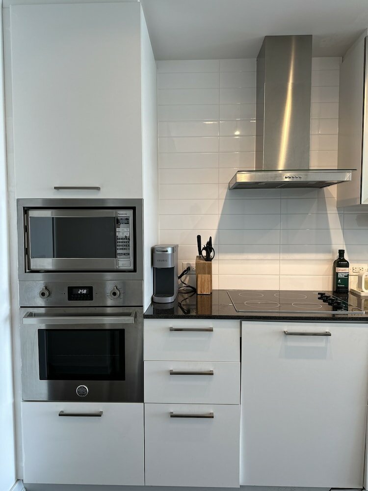 Фото Simply Comfort Gorgeous Apartments in the Heart of Toronto