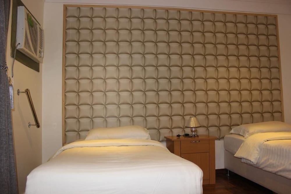 Фото Al Amoria Furnished Apartments 4