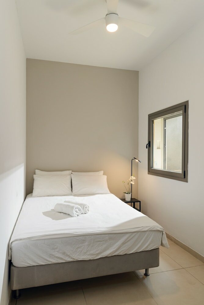 Фото Апартаменты Elegant Duplex with Patio by FeelHome