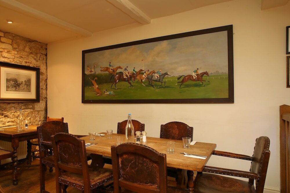 Фото Horse and Groom