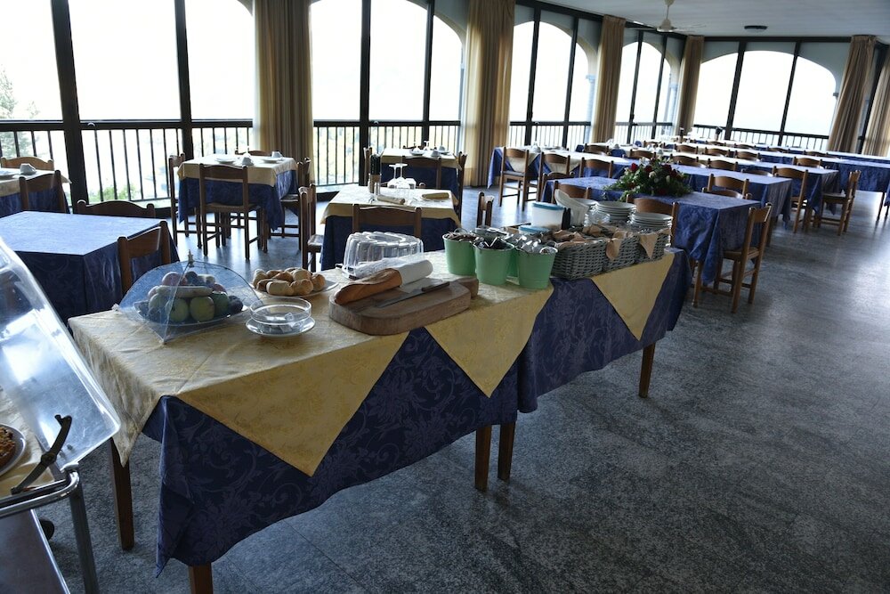 Фото Battle of Britain Hotel