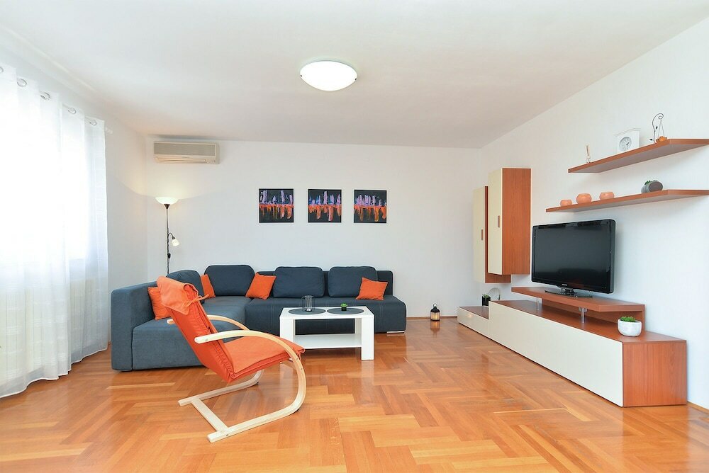 Фото Apartments Emil 596