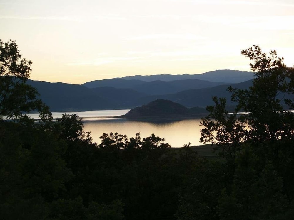 Фото Agios Germanos Traditional Hotel