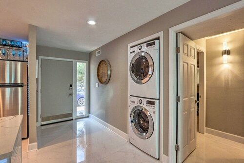 Гостиница Coastal Resort Beach Villa - Short Walk to Shore! в Хилтон-Хед-Айленд