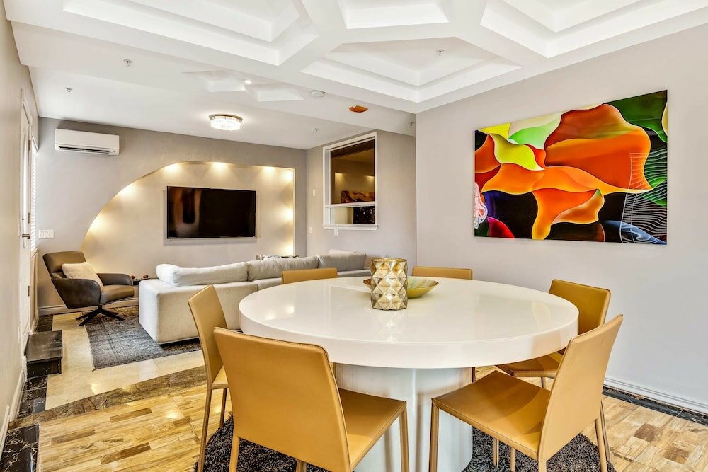 Фото The Penthouse in the Heart of the City With Patio/rooftop