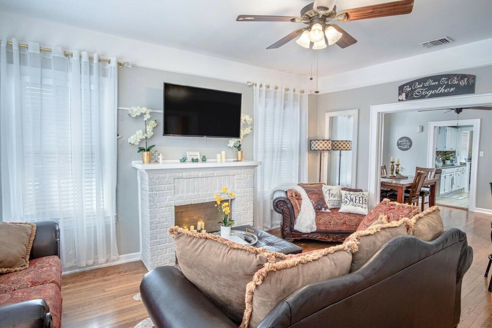 Фото Stunning 3 Br Home Near Dt Alamodome - Riverwalk